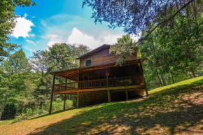 2BR Cabin 15 Min to DwTn Pigeon Forge Hot Tub FREE Attraction Tickets